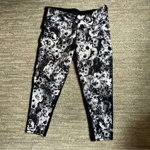 GapFit gSpeed women’s ankle-length black floral active leggings, size XL